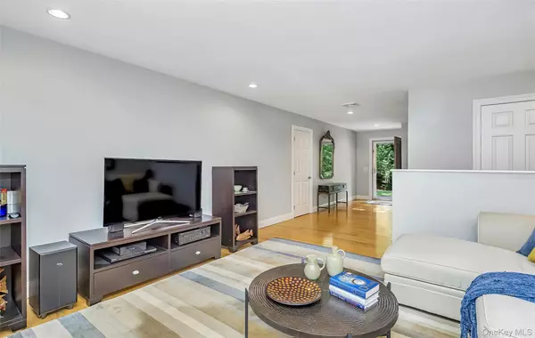 East Hampton, NY 11937,3 Sally's Path