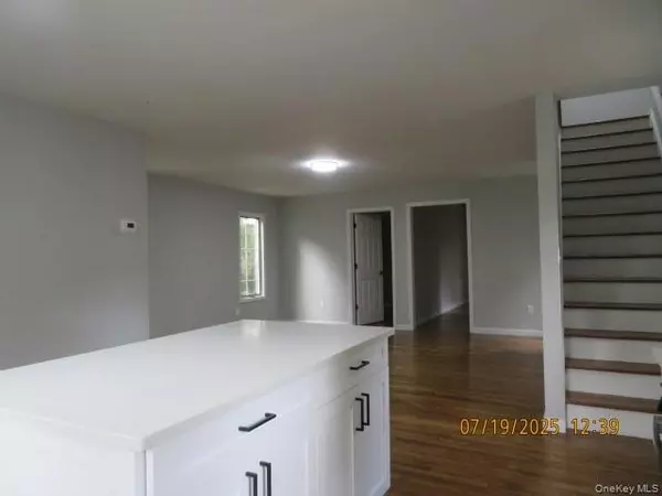 Huntington, NY 11743,10 Woodland LN