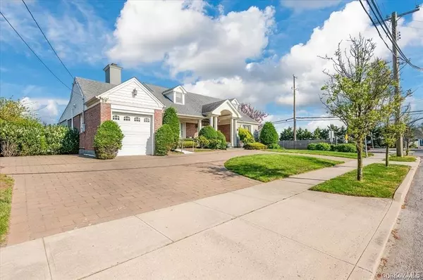 102 Richard ST, Atlantic Beach, NY 11509