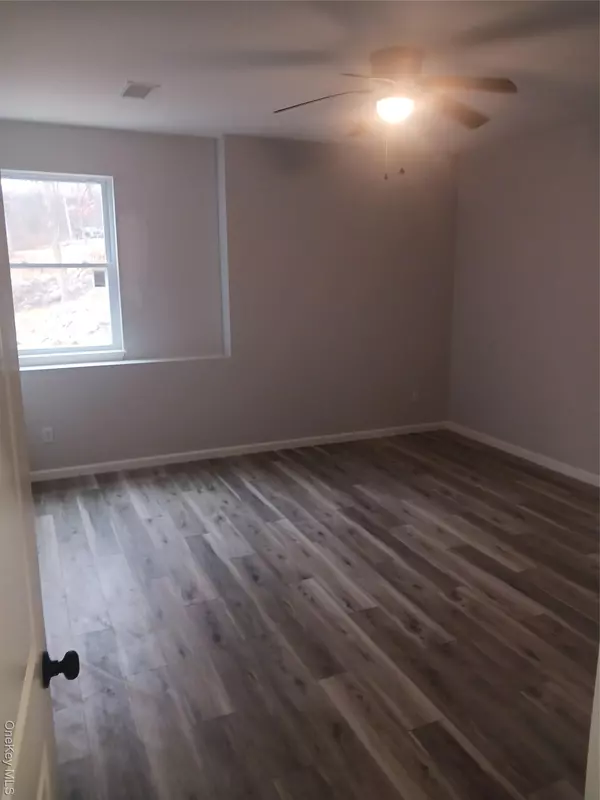 Bloomingburg, NY 12721,207 Roosa Gap RD