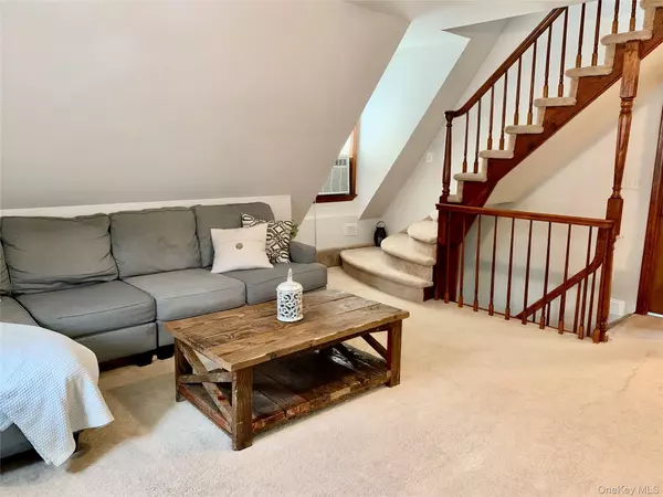 Tuxedo Park, NY 10987,1 Library RD