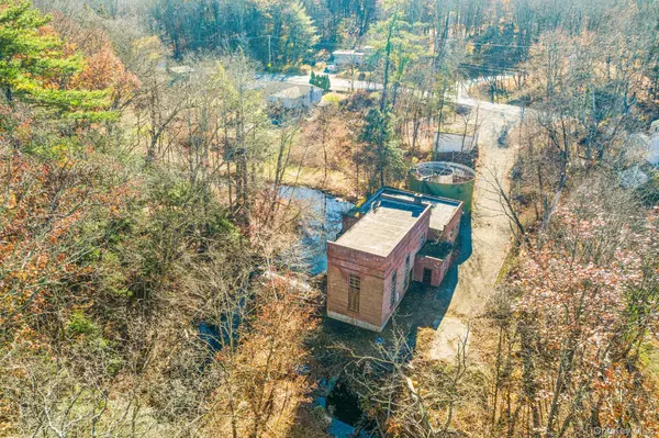 Hyde Park, NY 12538,37 E Market ST