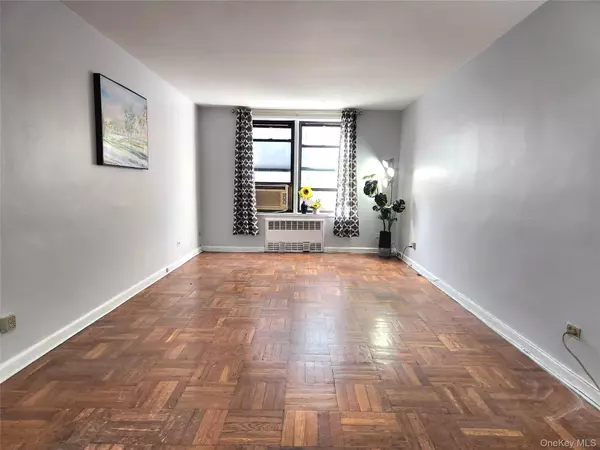 Jackson Heights, NY 11372,33-27 91 #1J