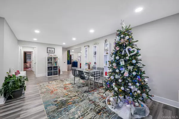 Bellport, NY 11713,15 Drake AVE