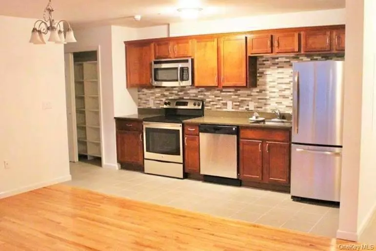 White Plains, NY 10606,160 Chatterton AVE #1A