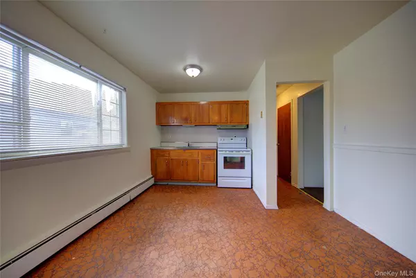 Elmont, NY 11003,527 Cameron ST #2