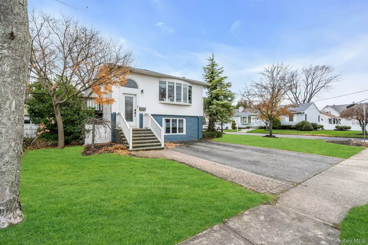 West Islip, NY 11795,300 Center Bay DR