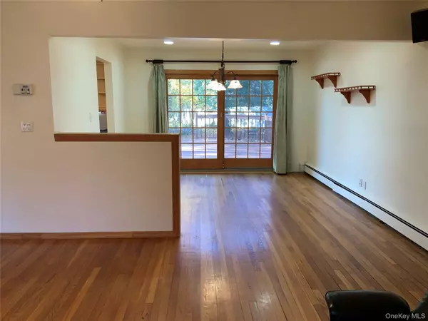 East Northport, NY 11731,20 Gildare DR