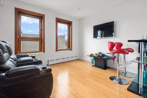 Maspeth, NY 11378,61-06 60th DR