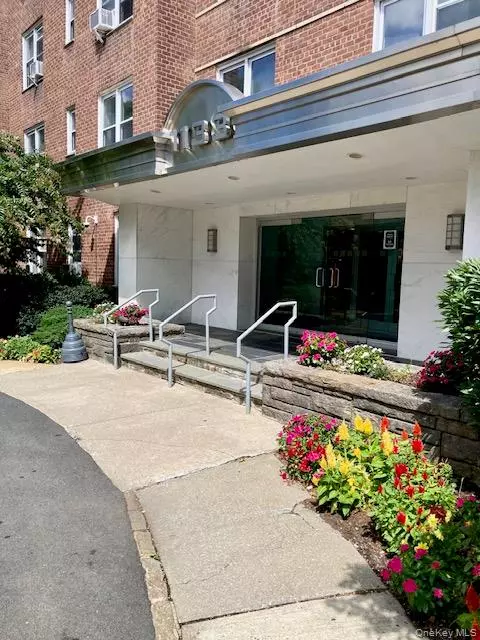 Bronxville, NY 10708,1133 Midland AVE #2G