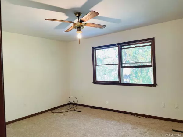 Pine Bush, NY 12566,80 Mallory LN #B