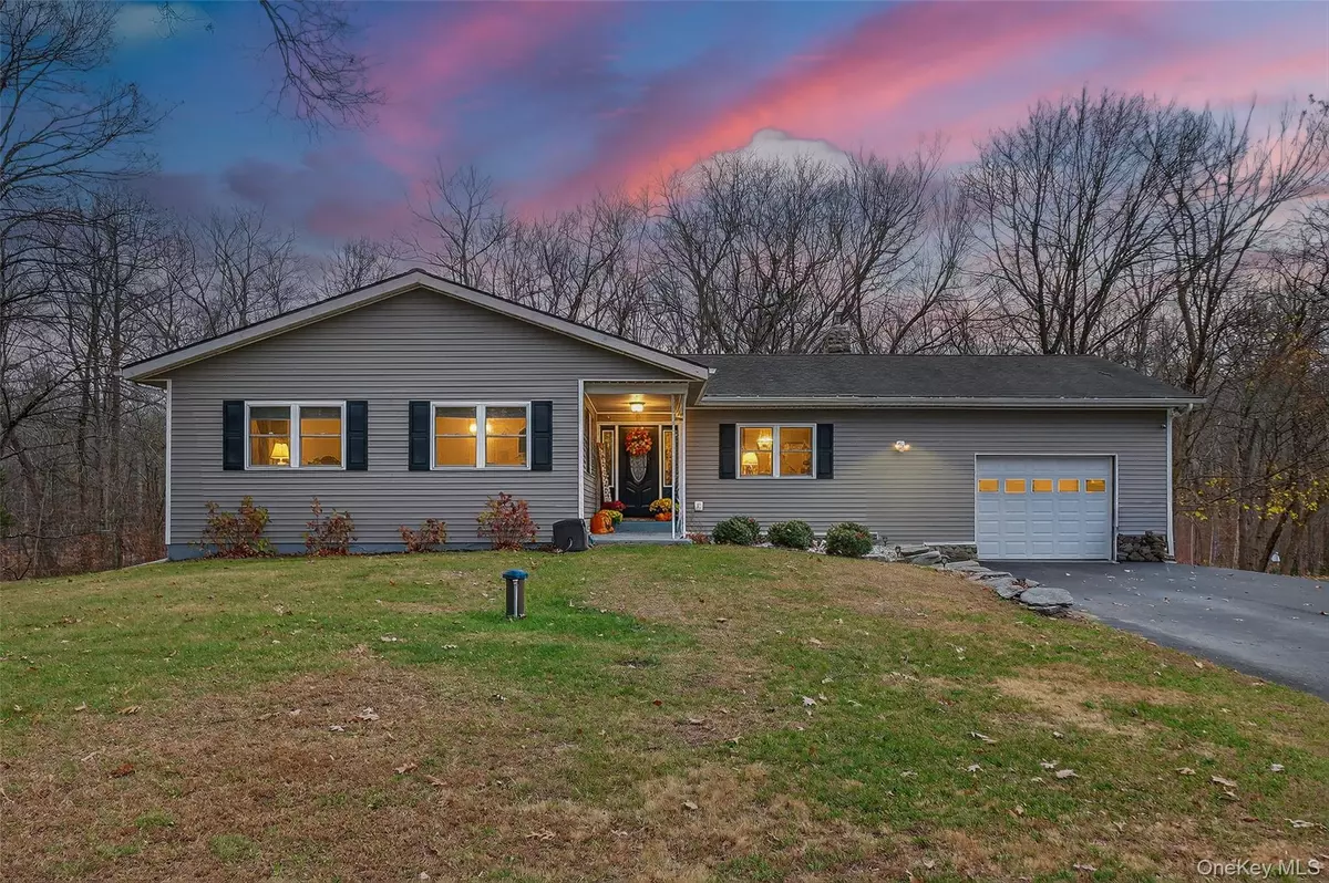 Wallkill, NY 12589,8 Ridge RD