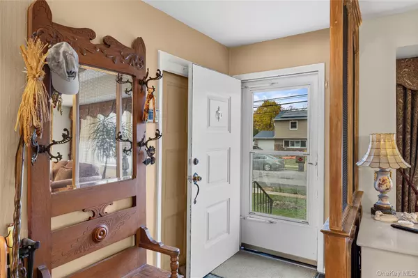 Bellmore, NY 11710,2476 Florin CT