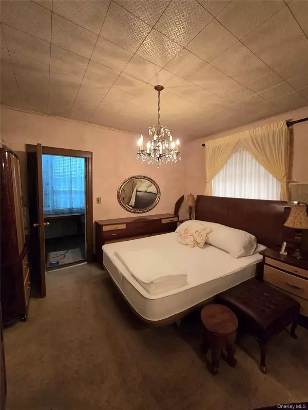 Ozone Park, NY 11417,10330 102nd ST