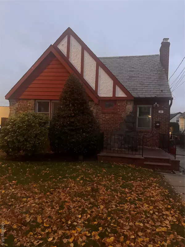 17 Madison ST, Franklin Square, NY 11010