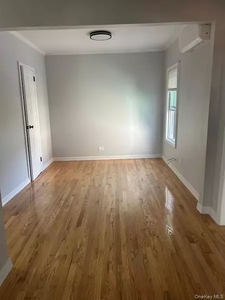 2 McKee ST #3, Floral Park, NY 11001