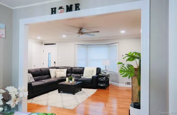 South Setauket, NY 11720,407 Tree RD