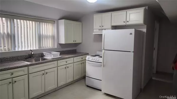 Long Beach, NY 11561,611 Park ave #Lower Level 5 steps down