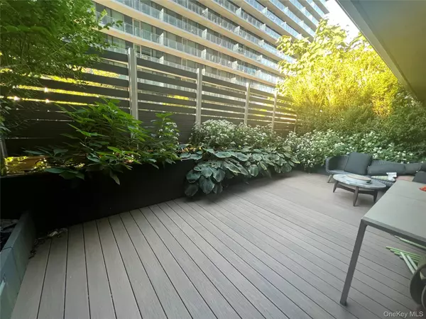 Flushing, NY 11354,131-03 40 road #8J