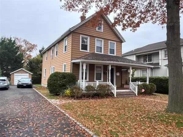 Great Neck, NY 11024,30 Hicks LN #Apt 1