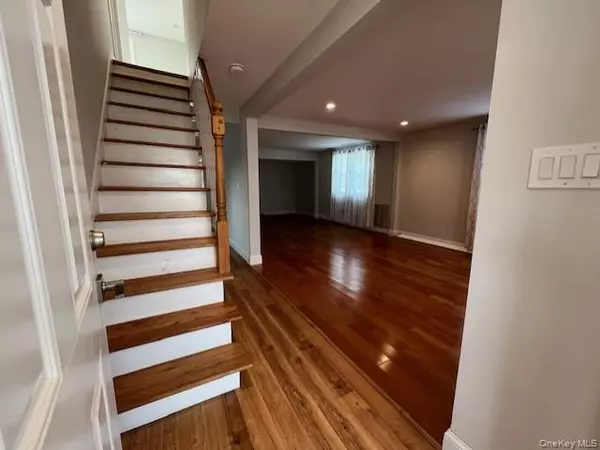 Lindenhurst, NY 11757,349 N 4th ST