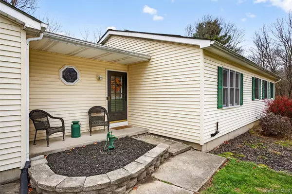 Highland, NY 12528,10 Carly DR