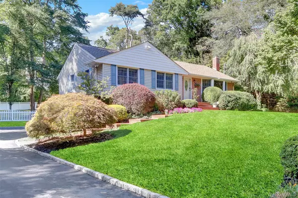 Huntington, NY 11743,5 Robin LN