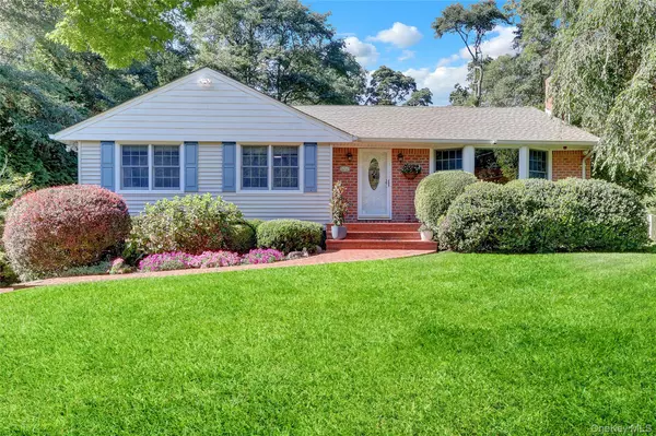 5 Robin LN, Huntington, NY 11743