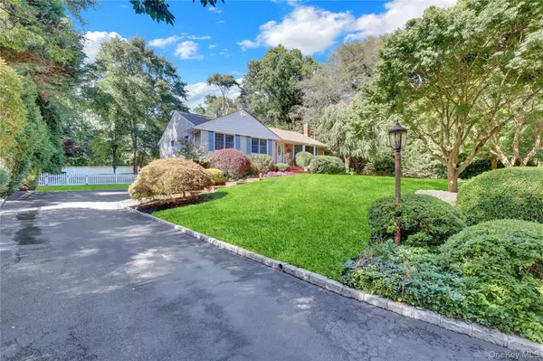 Huntington, NY 11743,5 Robin LN