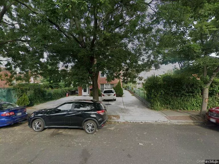 8817 Ransom ST #3rd Floor, Bellerose, NY 11427