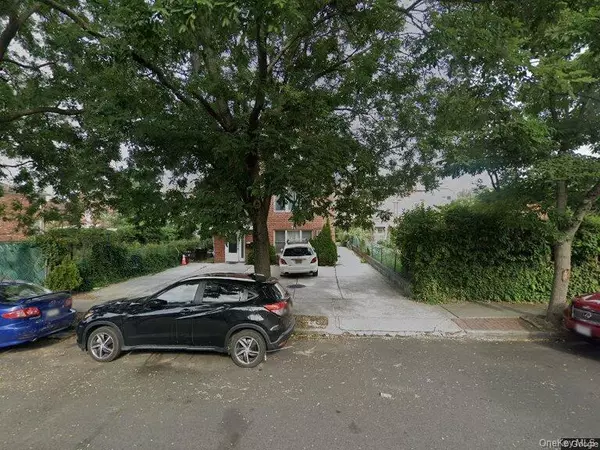 8817 Ransom ST #3rd Floor, Bellerose, NY 11427