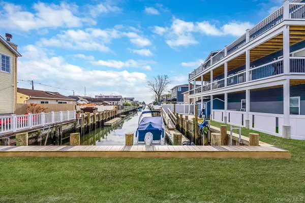 Freeport, NY 11520,449 Nassau AVE