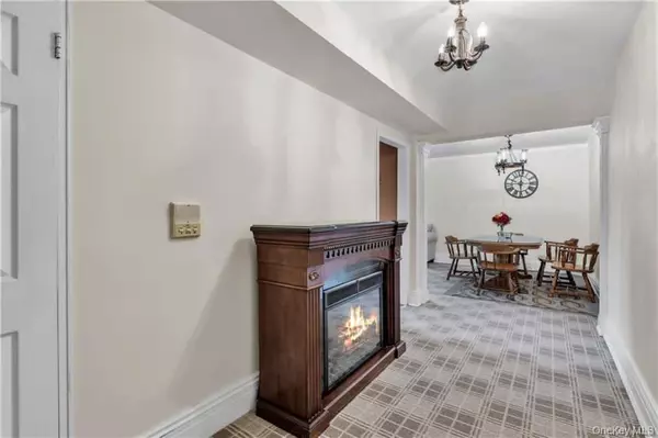 New Rochelle, NY 10801,51 White Oak ST #2A