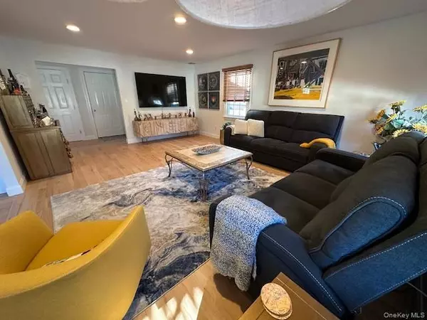 Bayville, NY 11709,2 Mountain AVE