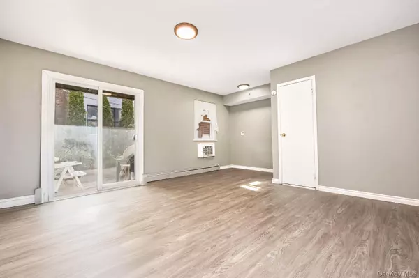 Middle Village, NY 11379,69-06 66 RD