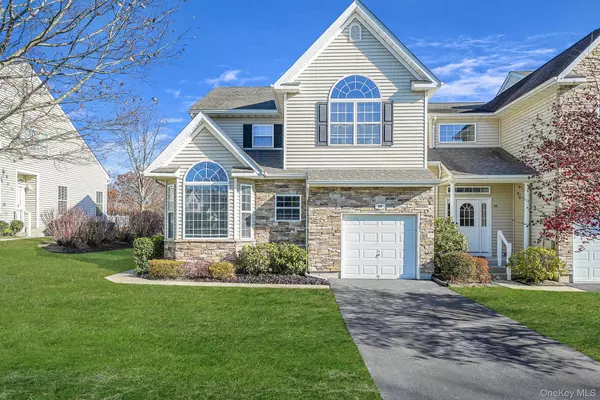 96 Manitou TRL #96, Kings Park, NY 11754