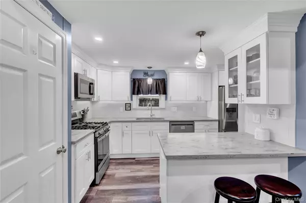 Ronkonkoma, NY 11779,27 Kirby LN