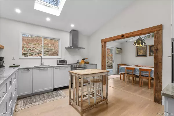 Katonah, NY 10536,20 Cedar RD