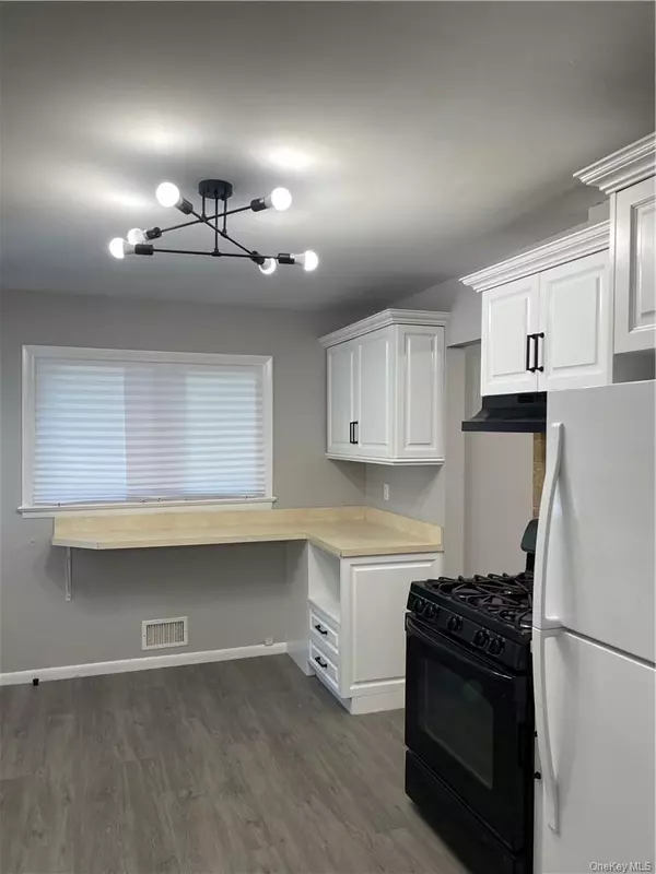 Spring Valley, NY 10977,7 Castle DR