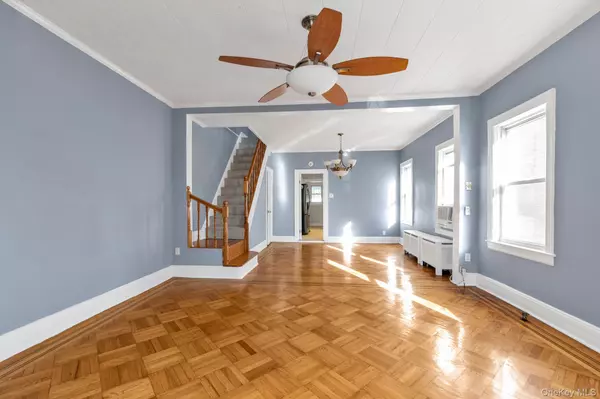 Queens Village, NY 11427,8835 Vanderveer ST