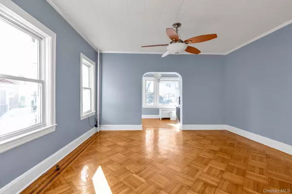 Queens Village, NY 11427,8835 Vanderveer ST