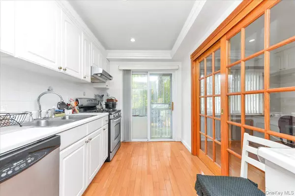 Flushing, NY 11358,195-31 39 AVE