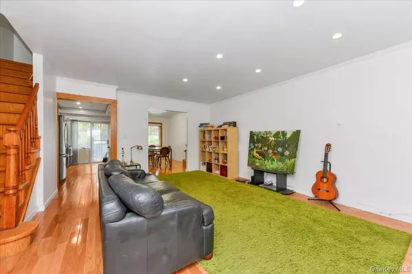 Flushing, NY 11358,195-31 39 AVE