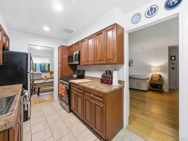 Pomona, NY 10970,3 Brevoort DR #1C