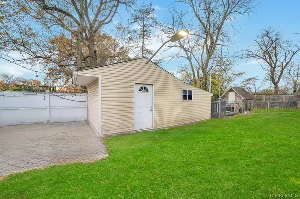 Uniondale, NY 11553,626 Winthrop DR