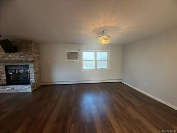 New Hyde Park, NY 11040,630 Ingraham LN