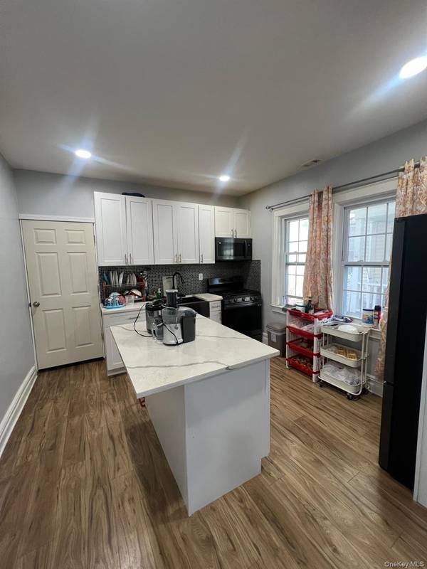 Jamaica, NY 11432,9118 173rd ST