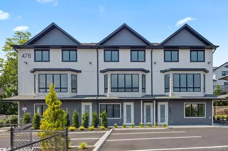 Monsey, NY 10977,478 W Central AVE #203