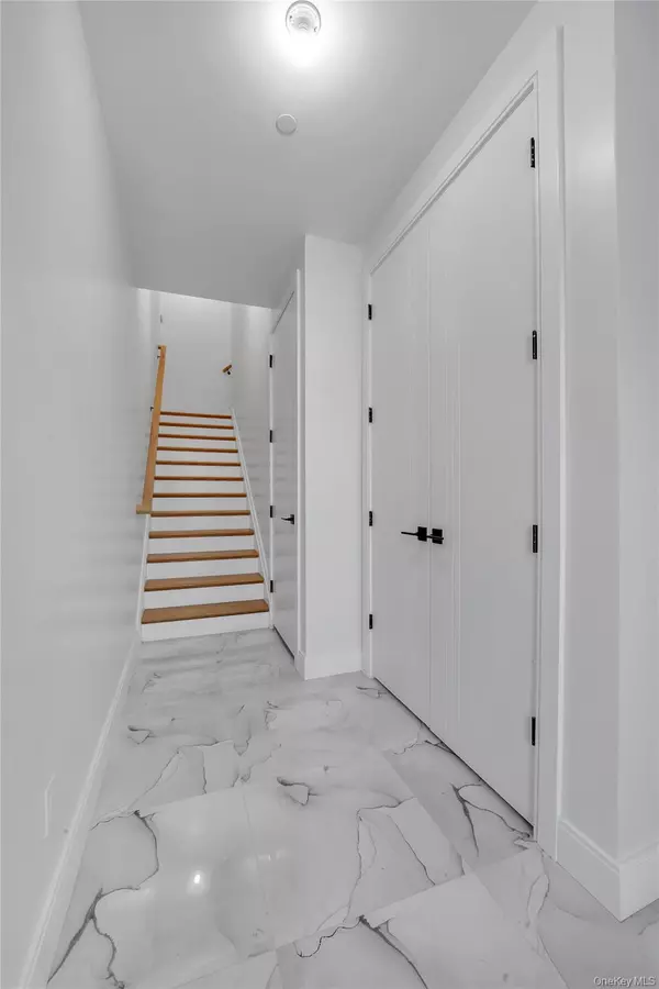 Monsey, NY 10977,478 W Central AVE #203