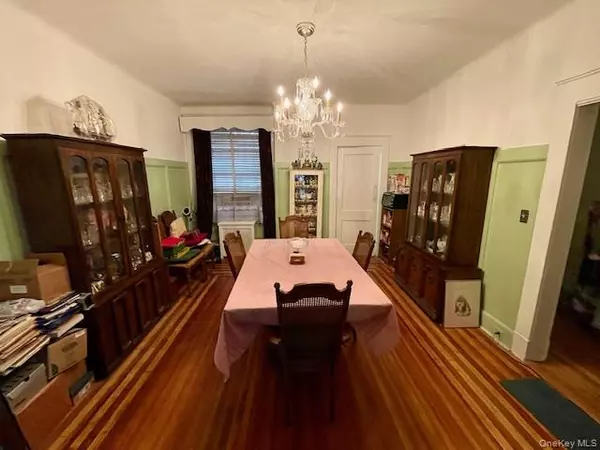 Jackson Heights, NY 11372,33-21 82nd ST #1